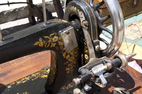 Dettaglio di un antico manuale della macchina da cucire — Foto Stock