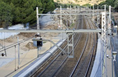 iki satırlık bir banliyö treni