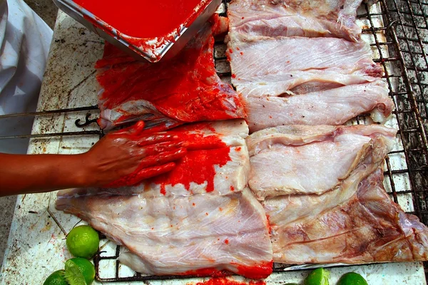 Filé de peixe grelhado vermelho achiote molho tikinchik — Fotografia de Stock