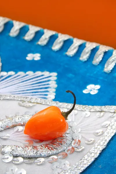 Мексиканский острый перец чили в шляпе оранжевый хабанеро — стоковое фото