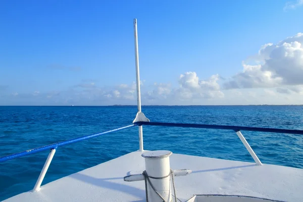 Boat bow blue Caribbean sea Cancun to Isla Mujeres — Stock Photo, Image