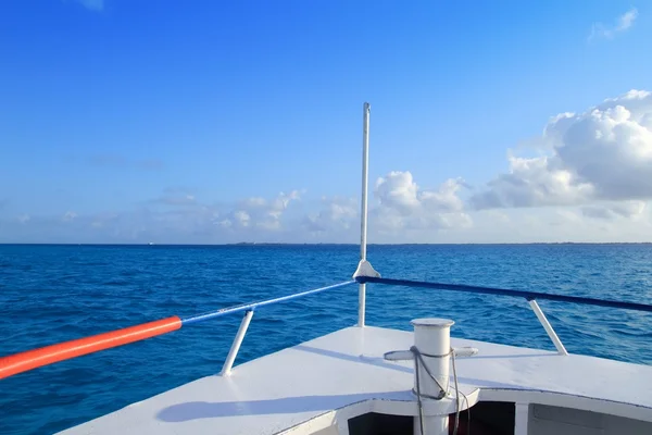 Båt båge blå Karibiska havet cancun till isla mujeres — Stockfoto