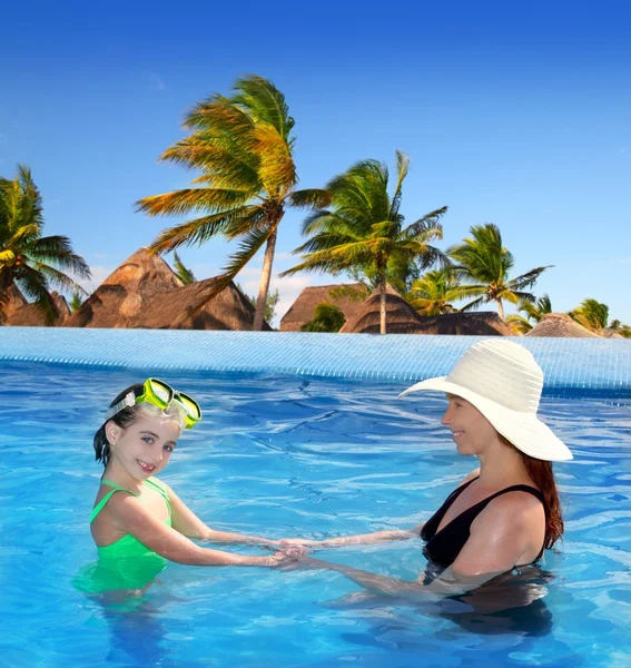 Daughter and mother in swimming pool tropical — Stock Photo, Image