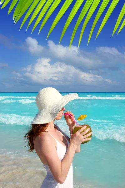 Coconut fresh cocktail profile beach woman drinking — Stock Photo, Image