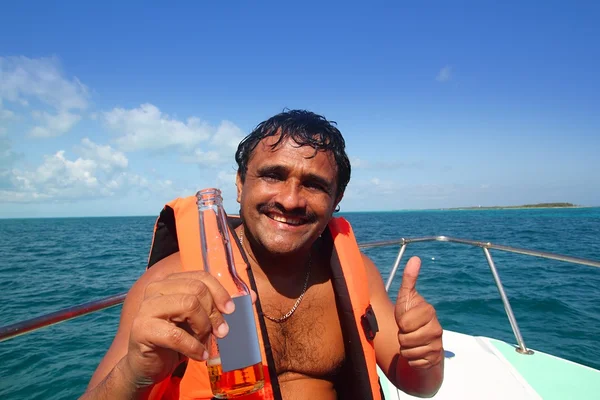 Hispanic latin man vacation enjoying boat beer — Stock Photo, Image