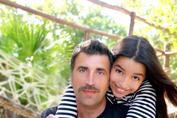 Hispanic latin father and teen daughter hug park — Stock Photo, Image