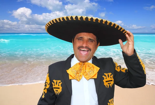 Charro mariachi che canta grido in Messico spiaggia — Foto Stock
