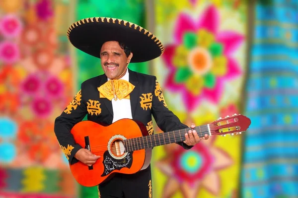 Charro mariachi hraje kytara serape pončo — Stock fotografie