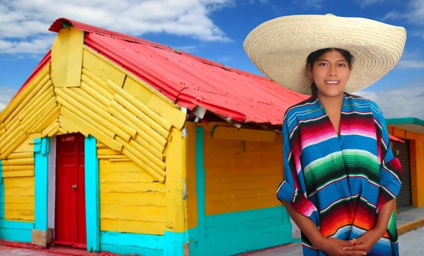 Latino messicano ispanico sombrero poncho donna — Foto Stock