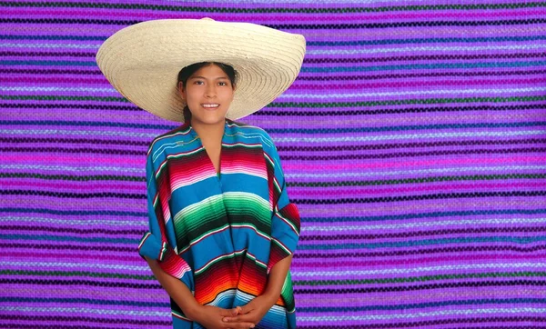 Latino mexicain hispanique sombrero poncho femme — Photo