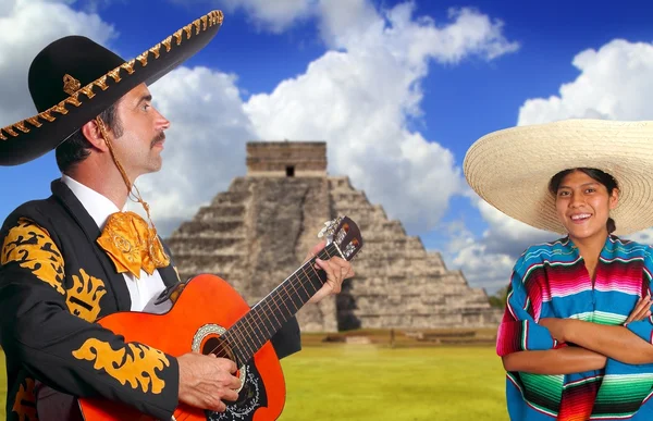 Mexicano mariachi charro homem e poncho México menina — Fotografia de Stock