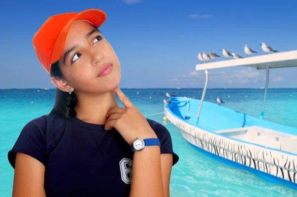 Latein teen hispanic nachdenklich mädchen orange mütze — Stockfoto