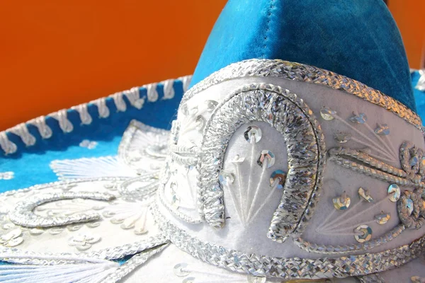 Charro mariachi blå mexikanska hatten detalj över orange — Stockfoto