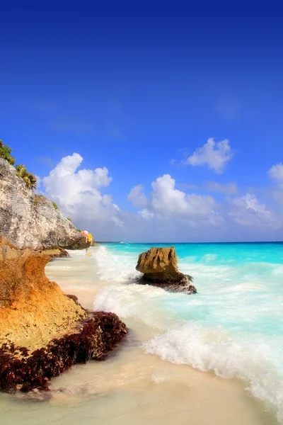 Καραϊβικής παραλία στο Μεξικό tulum υπό των Μάγια ερείπια — Φωτογραφία Αρχείου