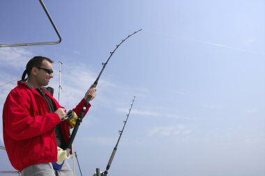 balıkçı teknesi büyük oyun tuna üzerinde balıkçılık