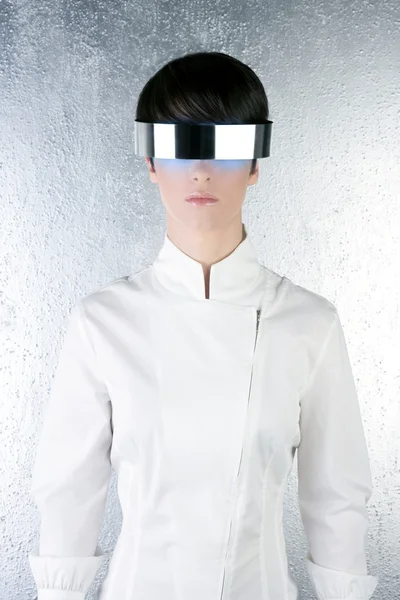 Prata moderna futurista óculos de aço mulher — Fotografia de Stock