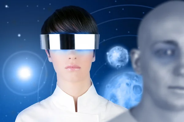 Срібні футуристичні окуляри жінка космічні планети — стокове фото