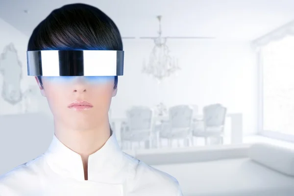 Gafas futuristas de plata mujer moderna casa blanca —  Fotos de Stock