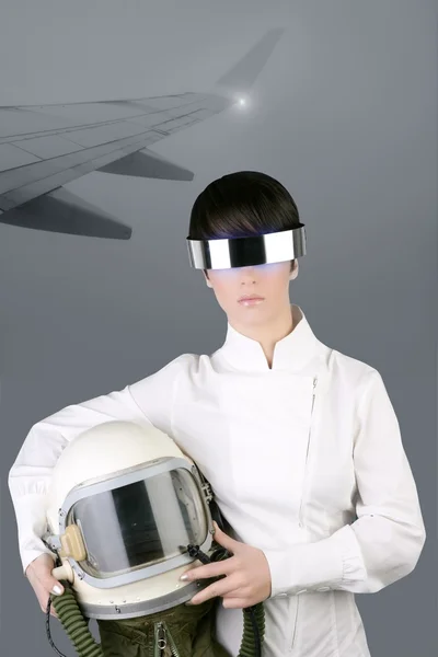 Futuristische ruimteschip vliegtuigen astronaut helm vrouw — Stockfoto