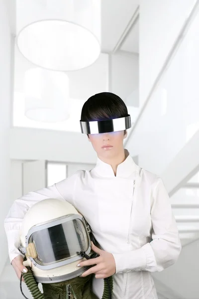 Futuristische ruimteschip vliegtuigen helm astronaut vrouw — Stockfoto