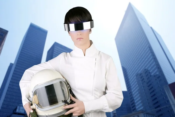 未来の宇宙船航空機ヘルメット宇宙飛行士女性 — ストック写真