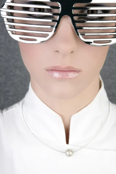 Futuristisk modern affärskvinna stål glasögon — Stockfoto