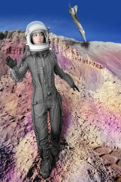 Astronot moda stand kadın uzay giysisi kask — Stok fotoğraf