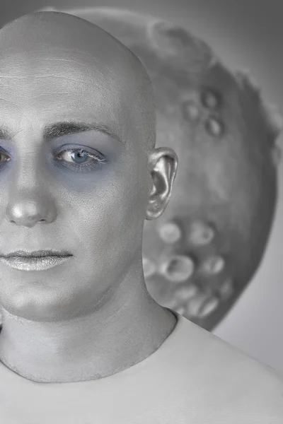 Alien homem futurista pele de prata espaço extraterrestre — Fotografia de Stock
