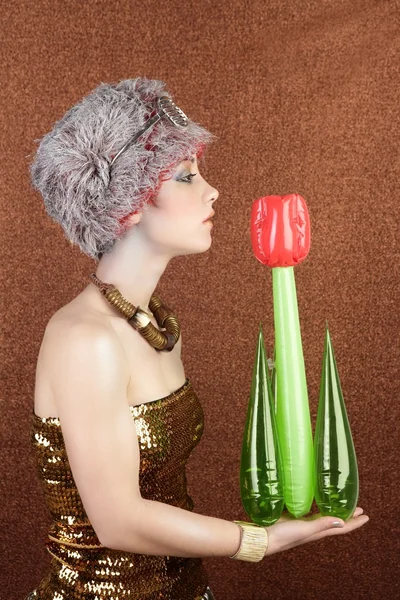 Surrealistiska mode futuristiska kvinna tulip flower — Stockfoto