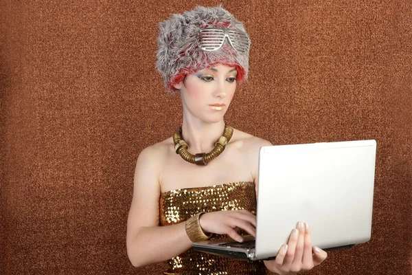 Futuristiska mode student affärskvinna laptop — Stockfoto