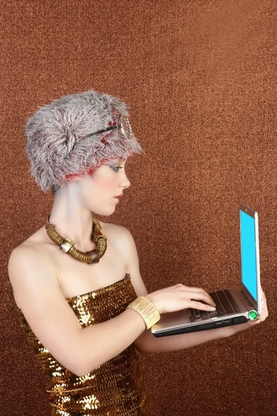 Футуристический ноутбук для студентов моды — стоковое фото