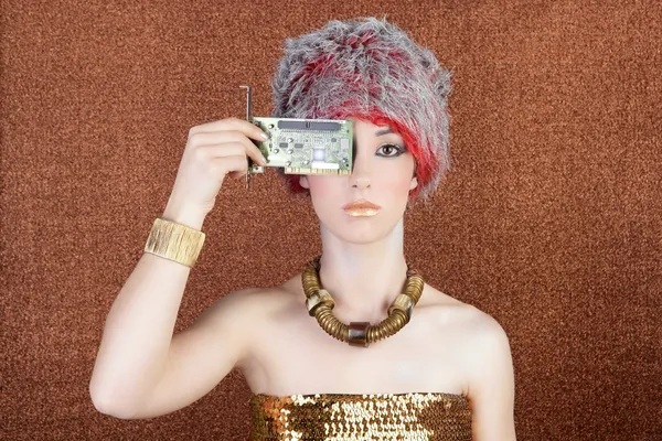 未来の金色の青銅の女性技術チップセット — ストック写真