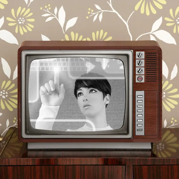 Futuristiska retro kontrast vintage tv framtida kvinna — Stockfoto