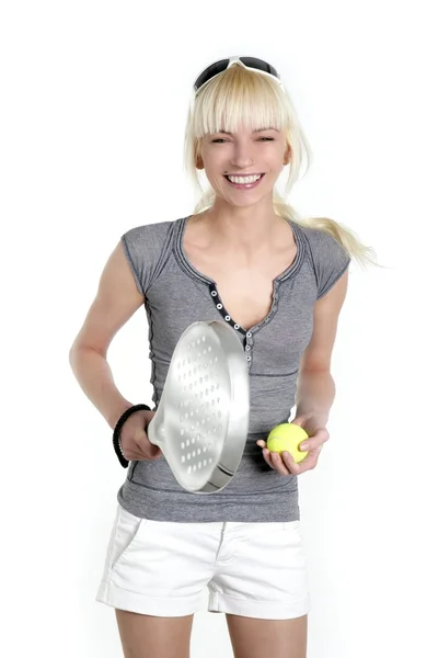 Paddle tenisz sport szőke fiatal gyönyörű lány — Stock Fotó