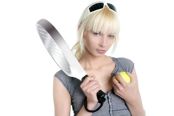 Pádlo tenis sport mladá krásná blondýnka — Stock fotografie
