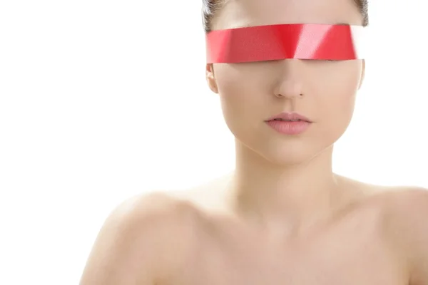 化粧品美人の目に赤いテープ — ストック写真
