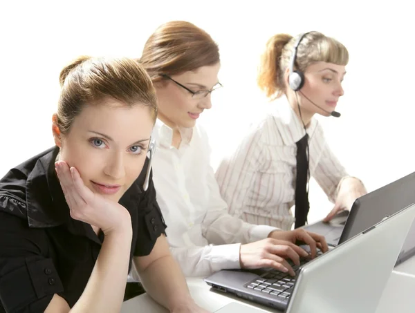 Три бізнес-леді helpdesk ізольовані на білому — стокове фото