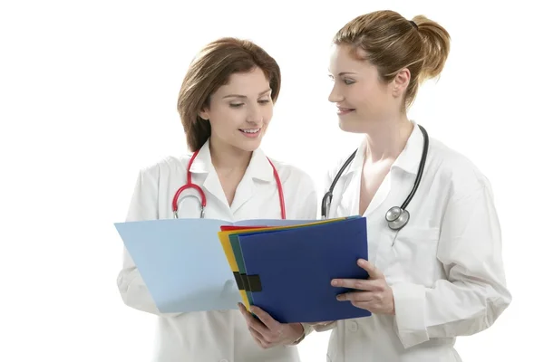 Duas mulheres médicas isoladas em branco — Fotografia de Stock