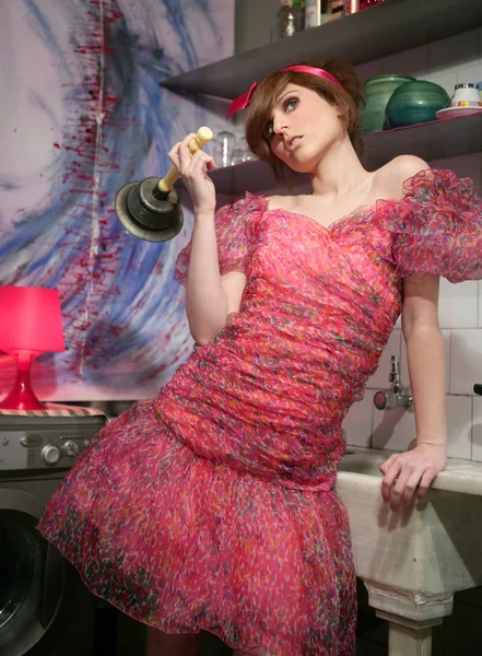 Zábavný žena v domácnosti, kuchyně metafora — Stock fotografie