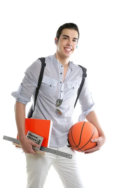 Американський погляд студент хлопчик з м'ячем кошик — стокове фото