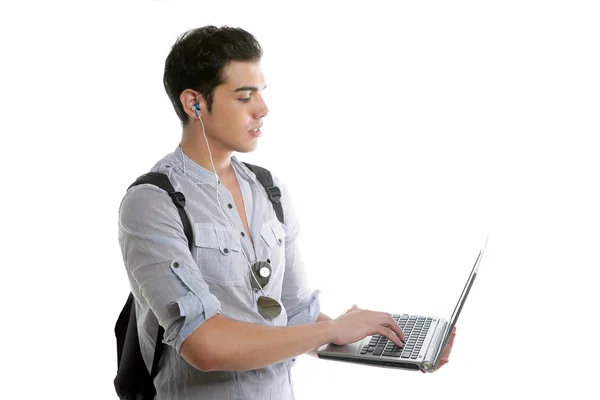 Manlig ung student läxor med laptop — Stockfoto