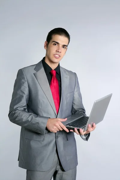 Üzletember-szürke öltöny kezében laptop — Stock Fotó