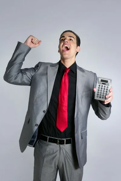Calculatrice donner de bons résultats pour les jeunes hommes d'affaires — Photo
