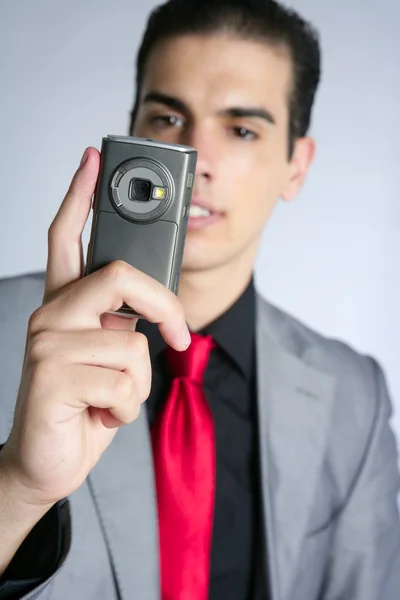 Бізнесмен робить фотографії з камерою телефону — стокове фото