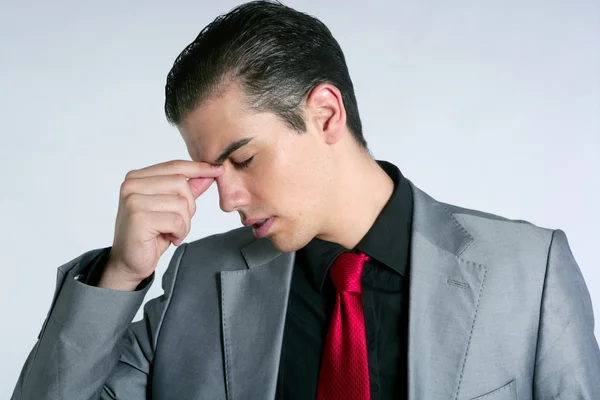 Empresario preocupado dolor de cabeza estresado y triste — Foto de Stock