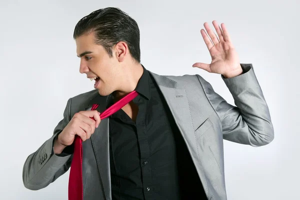 Бізнесмен перерва закінчення роботи знімає краватку — стокове фото