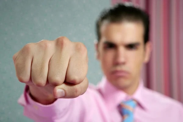 Yumruk closeup ile kızgın agresif iş adamı — Stok fotoğraf