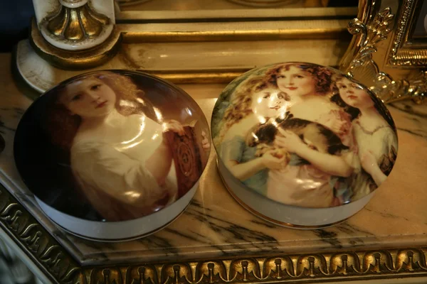 Caixas redondas de jóias de porcelana — Fotografia de Stock