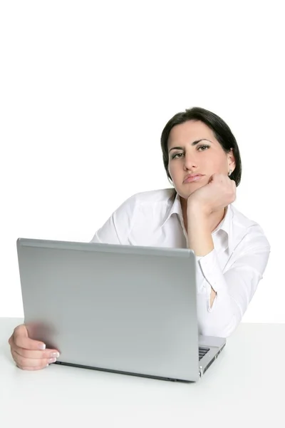 Rozzlobený smutný nudí žena přenosný počítač — Stock fotografie