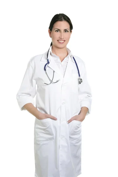 Брюнетка красивая женщина врач изолирован на белом — стоковое фото